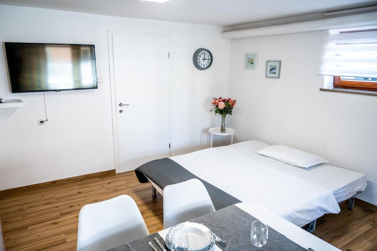 Apartments Krasna Постойна Екстер'єр фото