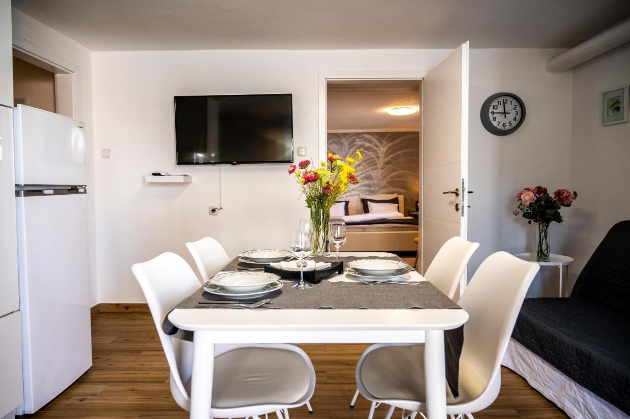 Apartments Krasna Постойна Екстер'єр фото